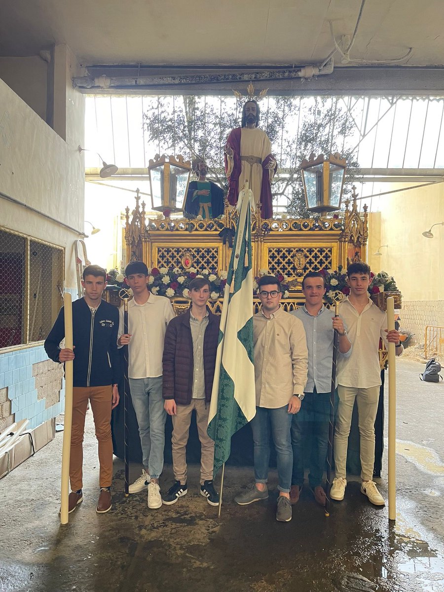 gjelcampillo's tweet photo. •En el día de hoy una representación de nuestro Grupo Juvenil a acompañado a nuestra querida @Humildad_Utrera en su salida procesional. 

¡Que el señor de la Humildad os siga dando siempre muchas fuerzas y Salud! https://t.co/RbiagMJe8f