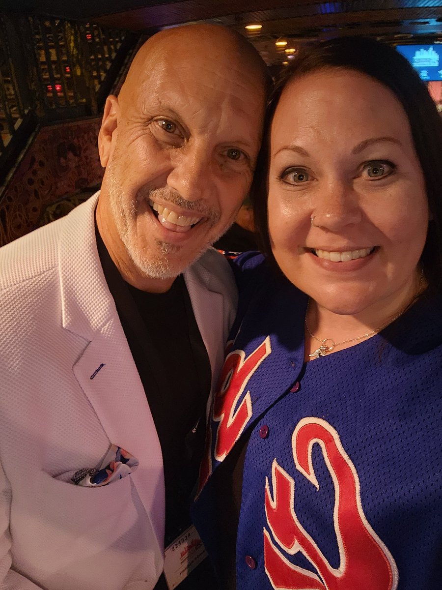 juice32812's tweet photo. Despite your dislike of Notre Dame, I was happy to finally meet you! You're as friendly and positive in person as you are in the AM. Cheers! https://t.co/BfXCYCrdCi