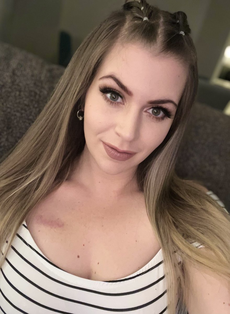 Taryn on Twitter "Happy Friday! Live now with some frags and fun ️