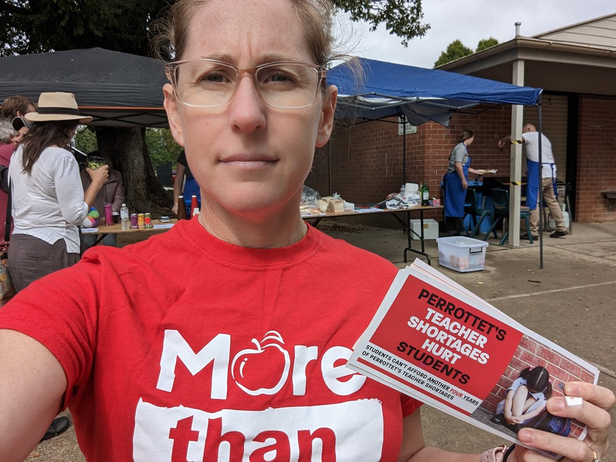 alisa_stephens's tweet photo. Braidwood P&amp;C is here, supporting public education, as @teachersfed members remind voters that our schools are in crisis and won't survive four more years of the current government. #MoreThanThanks https://t.co/fIjxEBkXTE