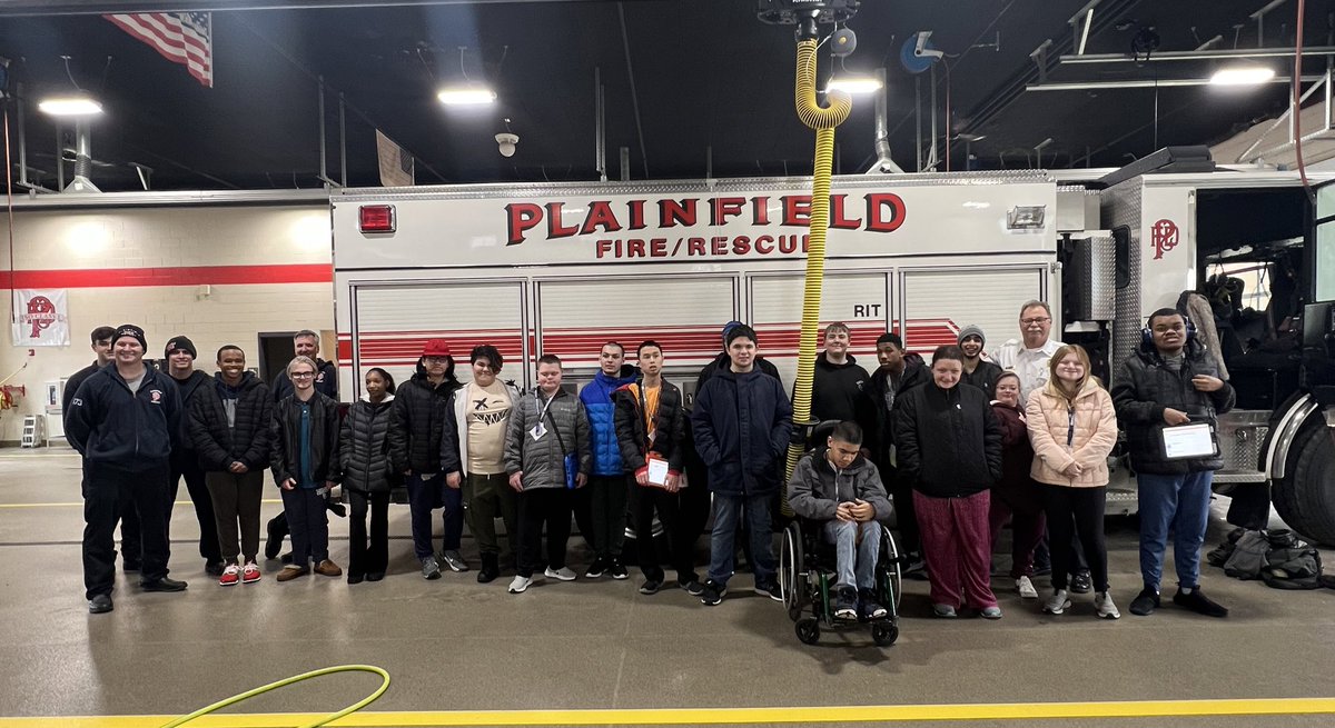 mrsstratton03's tweet photo. Thank you to Chief Stratton and the Plainfield Fire Department for teaching us all about the fire station on this week’s community trip! 🚒 @d202schools @CougarCulture @PSCougars https://t.co/WqYngGa4Kg