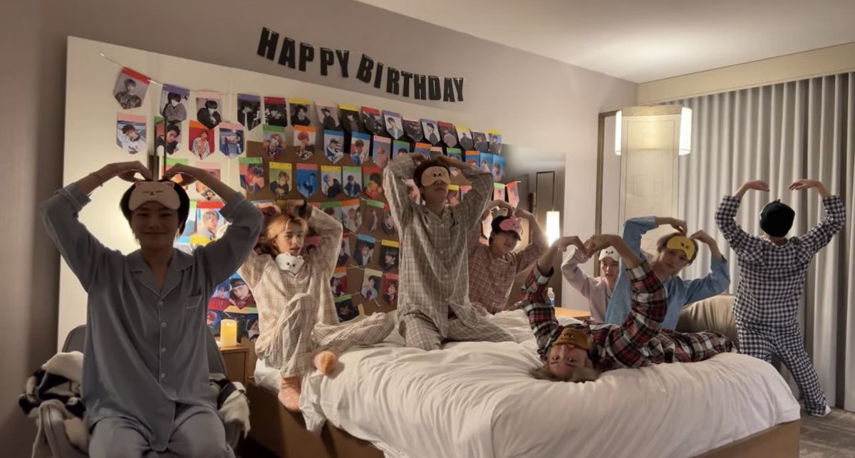 beyondyasmin's tweet photo. stray kids hearts but they’re literal kids. https://t.co/cNLBuybnJ1