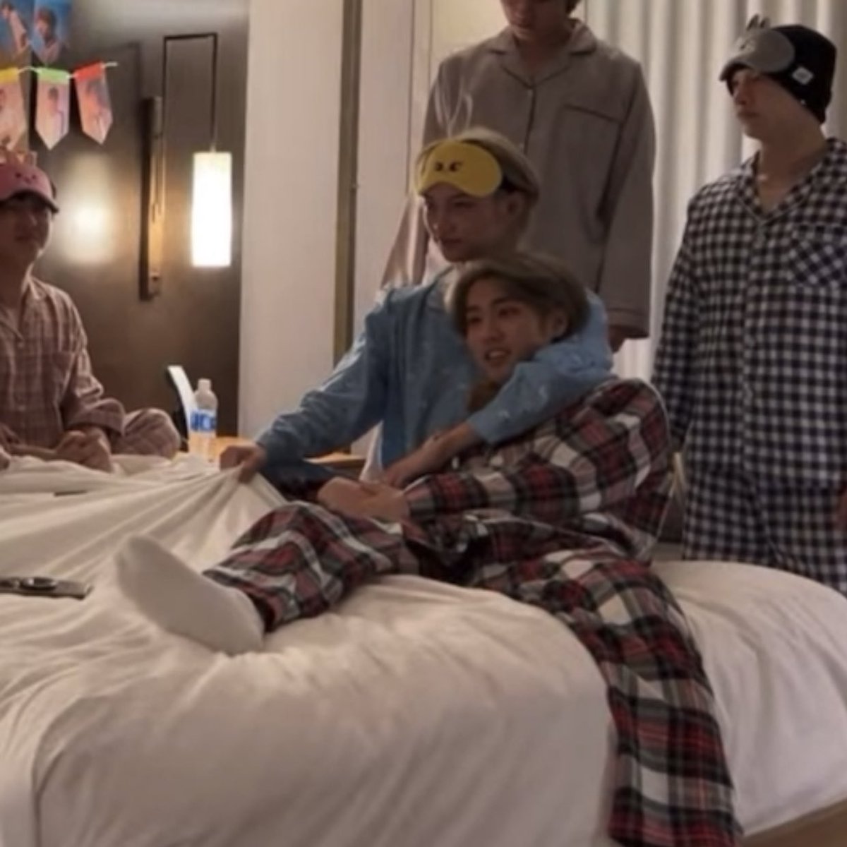jilixhour's tweet photo. IM SCREAMING https://t.co/w3AFaYZXld
