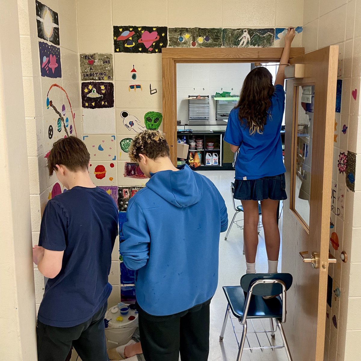 Quarter 3 eighth grade artists add their mark to our hallway mural. A visually delightful parting gift from the graduating class of 2023!

#D90Learns #D90Art