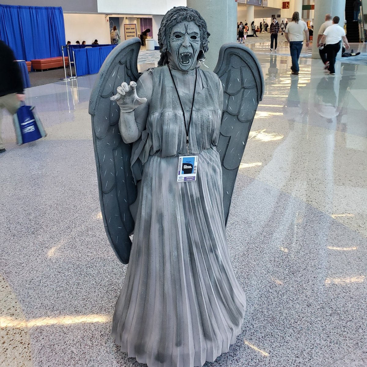 Awesome Weeping Angel cosplay to end the day! Follow along tomorrow and Sunday for more pics! #WonderCon #wondercon2023 #WonderCon23 #wonderconcosplay #DrWho #WeepingAngel