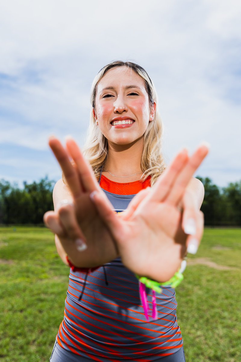 Charles Austin Classic | 🥇 Faith Cruz crosses the finish line first in the women’s 5,000-meter run ✌️ 
#RallyTheValley #UTRGV #WACotf