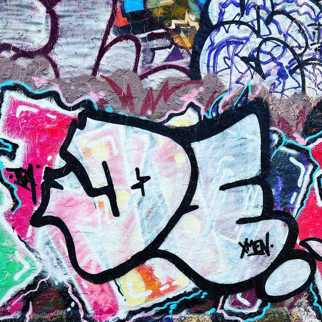Ghost Fill … Love Throwies! #ilovegraffiti #throwies #bubbleletters #graffiti #tpacrew #xmencrew #cityadventures #dtsp #saintpetersburg #nyc #nycgraffiti #blackandwhite #adventure #fatcap #artissin instagr.am/p/CqMbddqMg1S/