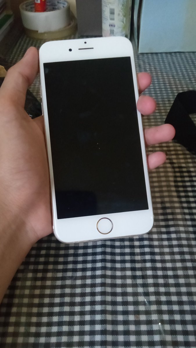 schaeethinker's tweet image. AKU TREMOR BANGET HABIS DITIPU, AWALNYA AKU TUKAR TAMBAH 800K IP 8 KU KE IP X LEWAT SHOPEE TP MALAH DIKIRIMNYA IPHONE 6 YANG RUSAK 😭😭😭😭😭😭😭😭😭😭 #zonauang #zonajajan #zonaba