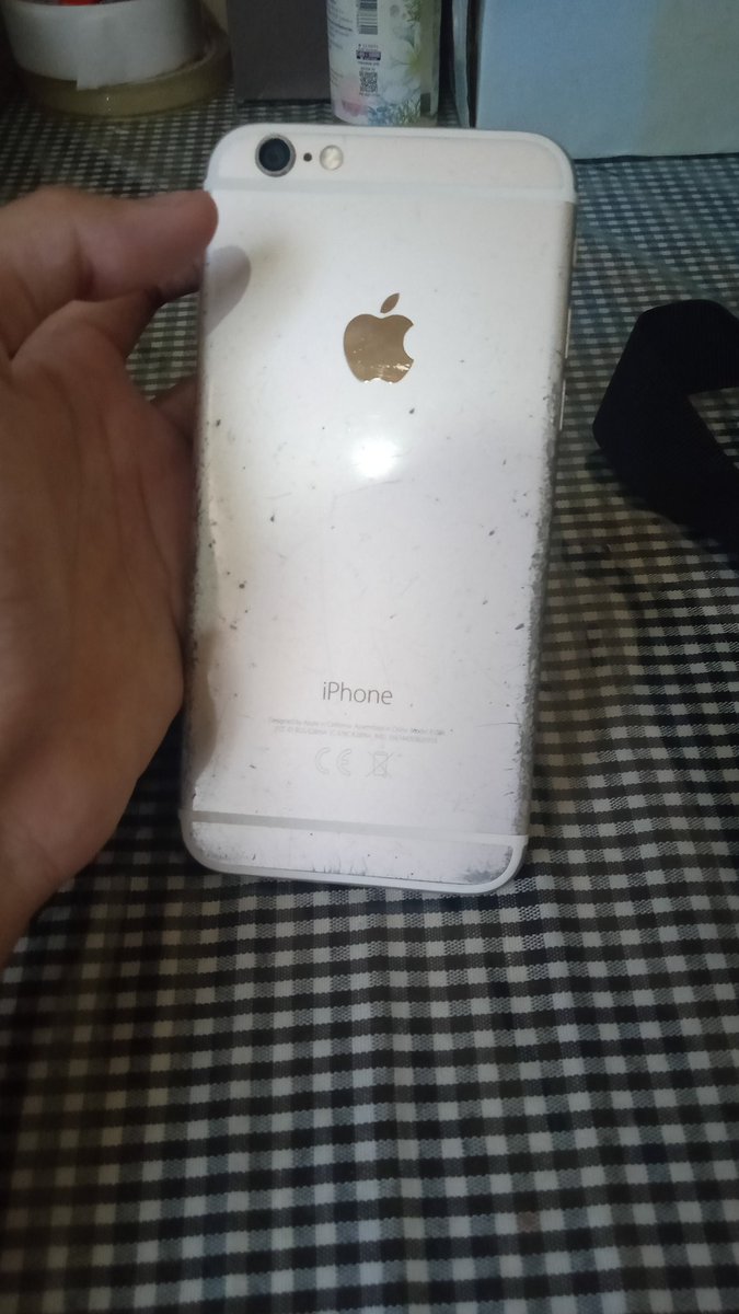 schaeethinker's tweet image. AKU TREMOR BANGET HABIS DITIPU, AWALNYA AKU TUKAR TAMBAH 800K IP 8 KU KE IP X LEWAT SHOPEE TP MALAH DIKIRIMNYA IPHONE 6 YANG RUSAK 😭😭😭😭😭😭😭😭😭😭 #zonauang #zonajajan #zonaba