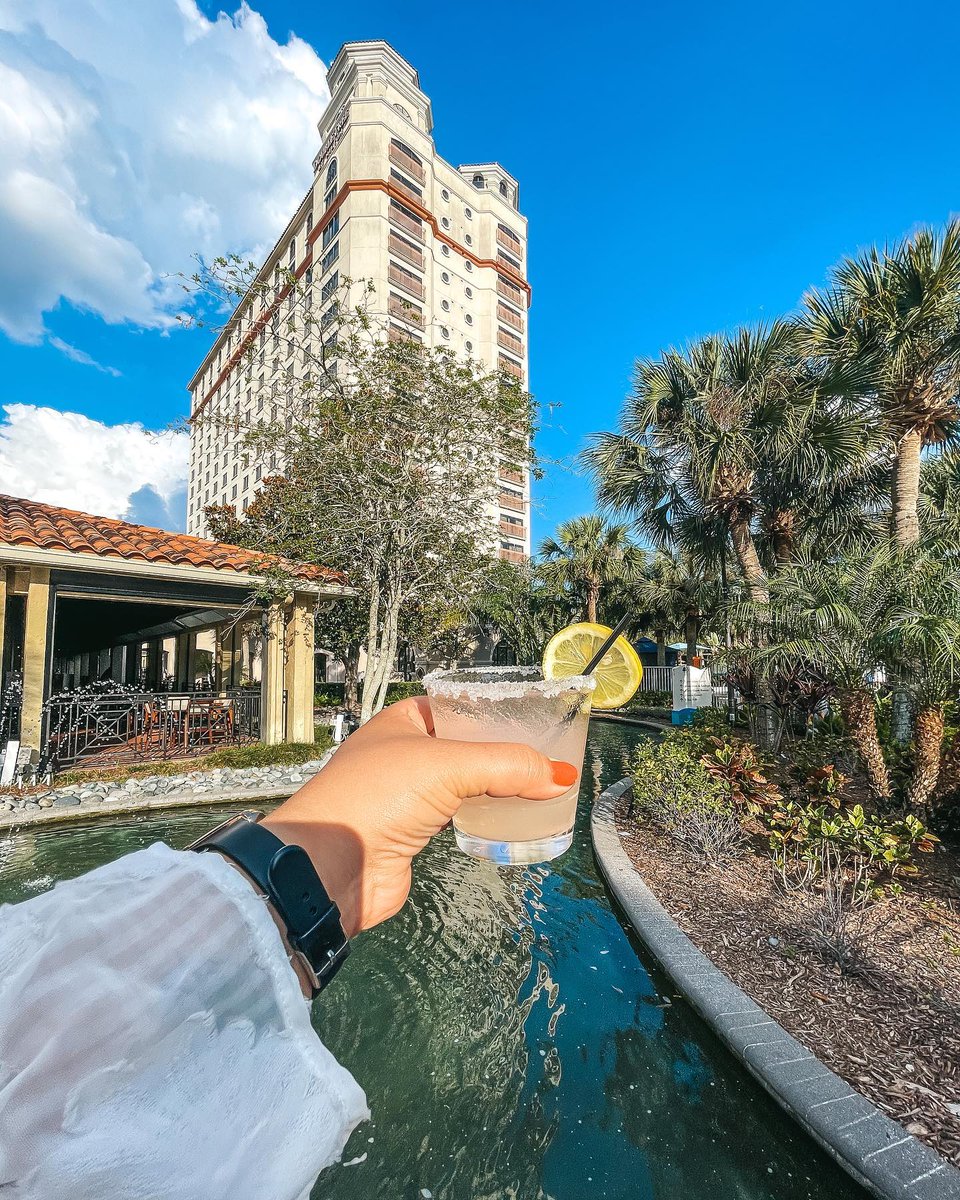 A toast to perfect vacations 🍹 🏨 : @DoubleTree Orlando SeaWorld