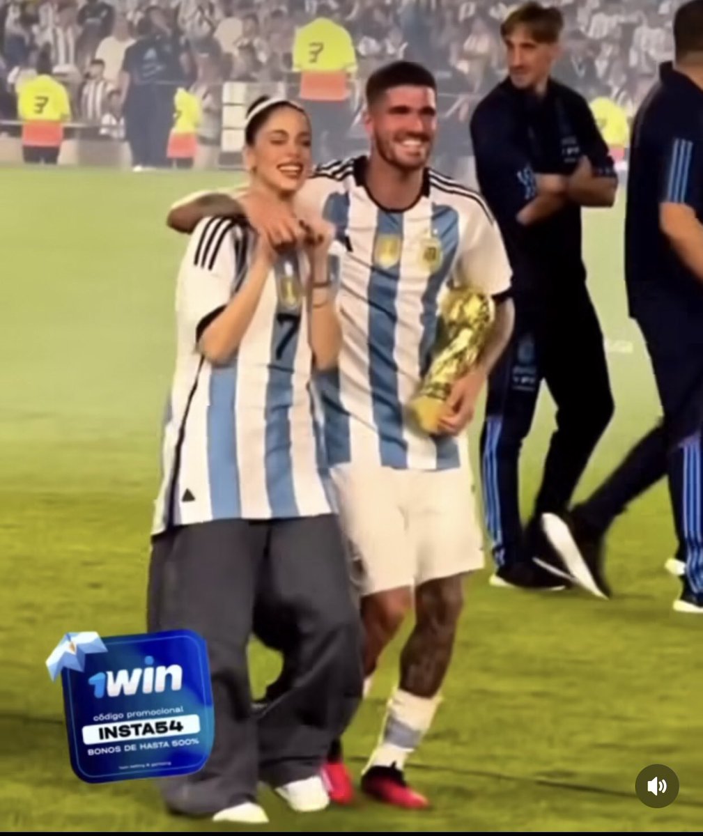 Wtf porq usa la ropa asi