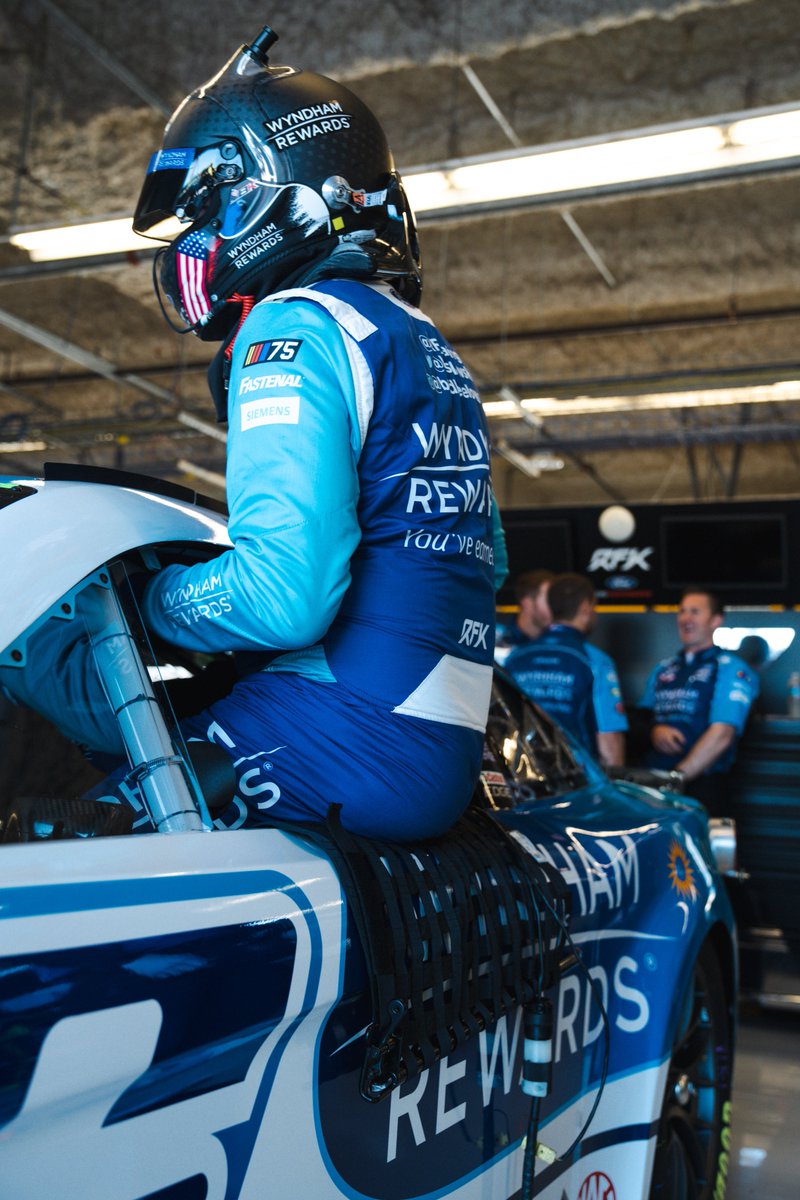 keselowski's tweet photo. Looking to have a 𝙍𝙚𝙬𝙖𝙧𝙙𝙞𝙣𝙜 weekend in Texas. #6NeverQuits https://t.co/IcvqjZnwtg