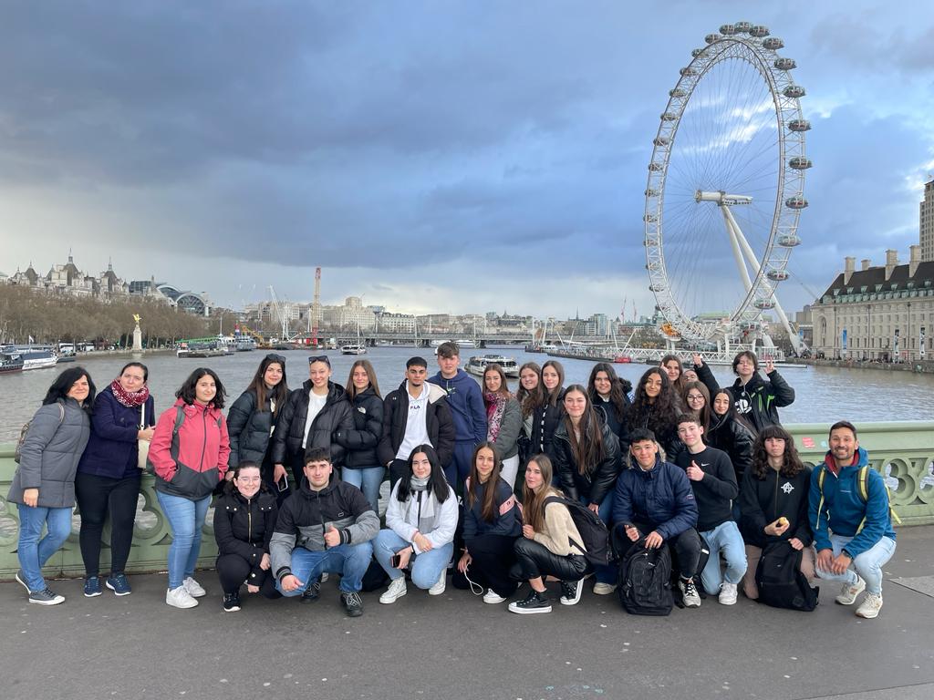 iesjoseplanes's tweet photo. Estupenda excursión de nuestros alumnos en Londres en el día de hoy.#GoPlanes https://t.co/akeIS5TMf6