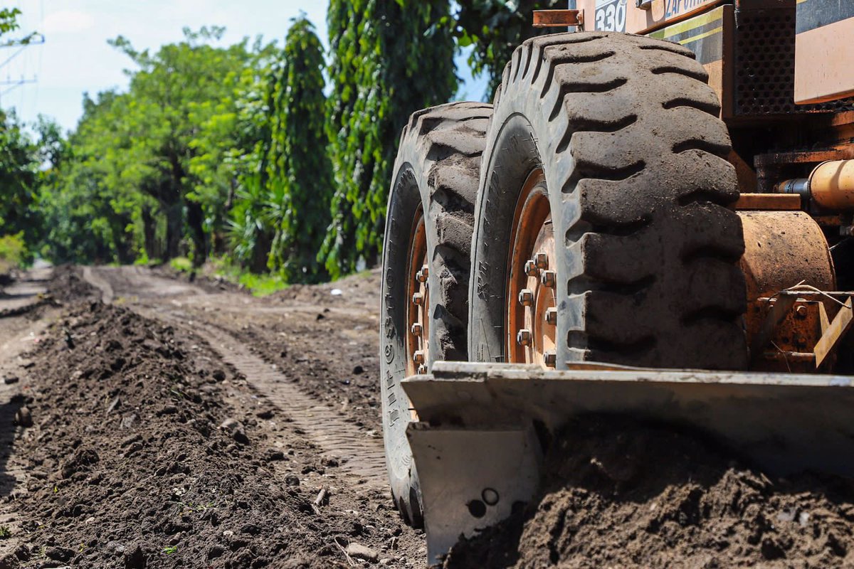 CrisFloresSV's tweet image. “Con la visión del agro como un proyecto estratégico, se establece un nuevo modelo de desarrollo del país, y nosotros lo acompañamos. Estamos sembrando futuro”, afirmó Diego Recalde, representante de la @FAOenEspanol en El Salvador.🇺🇳 

¡Vamos en el camino correcto!