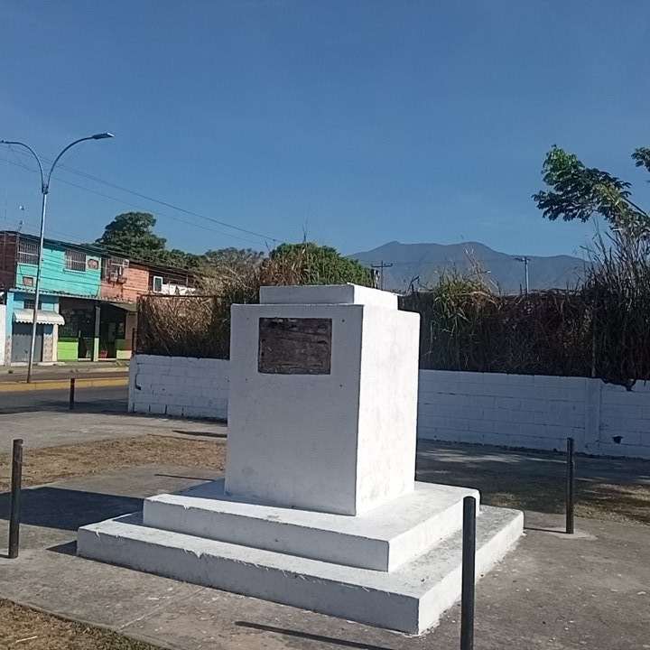 IdeasMaracay's tweet photo. Nuestro David Concepción hizo un jonrón tan pero tan largo, que aún no regresa de su cuadrangular...
#Maracay #Deporte #DavidConcepcion https://t.co/YIEBFcFXmZ