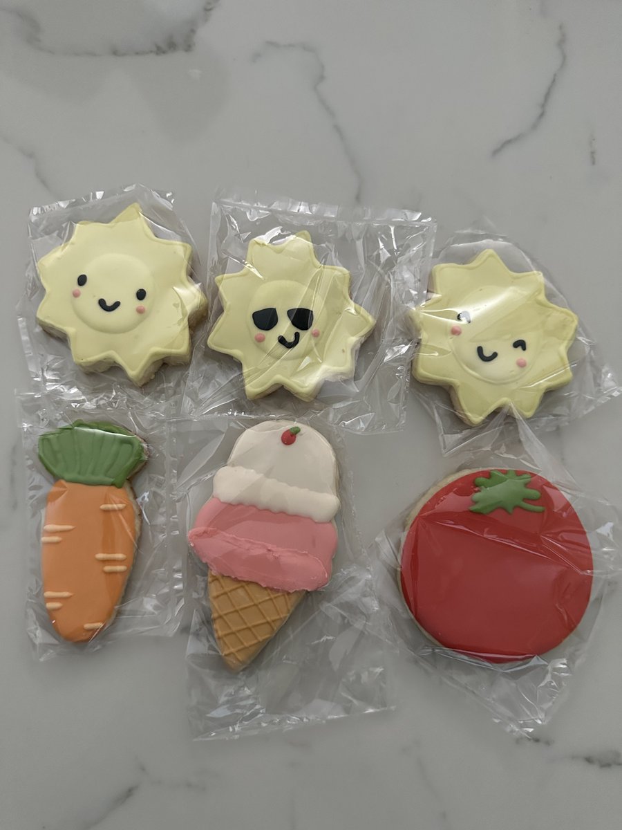 GalarAdventurer's tweet photo. Happiness is freshly baked sugar cookies on a Friday afternoon! 🍪🥣 (baked by @Pikawithabow) If you live in the US/Canada, go and support her over at https://t.co/GIyO6LfQ7t
#SpringtimeisHere https://t.co/huadhXGpxj
