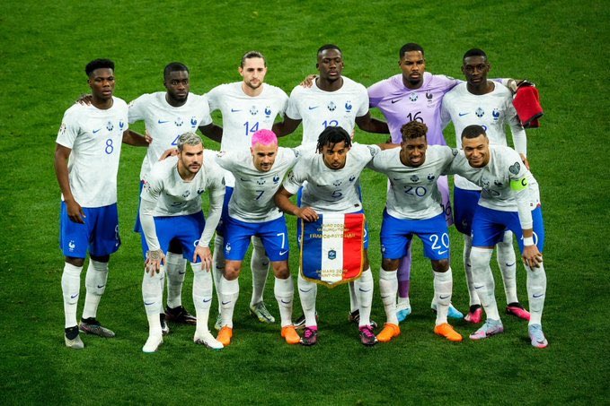Oniizukafc's tweet image. Cette équipe de France c’est une des meilleurs depuis longtemps et il y’a des absents comme Nkunku,  Dembele, Kante etc si on prend pas L’EURO 2024 c’est une faute professionnelle
