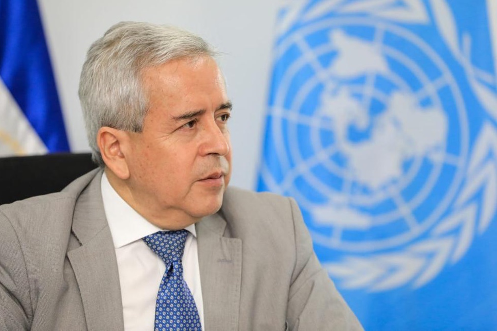 CrisFloresSV's tweet image. “Con la visión del agro como un proyecto estratégico, se establece un nuevo modelo de desarrollo del país, y nosotros lo acompañamos. Estamos sembrando futuro”, afirmó Diego Recalde, representante de la @FAOenEspanol en El Salvador.🇺🇳 

¡Vamos en el camino correcto!