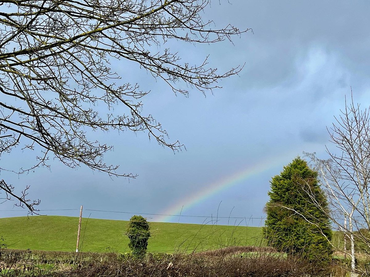 Hazeljsw's tweet photo. Sometimes the relaxed birthdays where nothing is planned are the best. No plans other than a day spent with mum and an evening meal. It’s the simplest of things that make my day, like seeing a rainbow over the hill 🌈 #28today #28thbirthday #birthday #grateful #blessed https://t.co/aSUH3qA67z