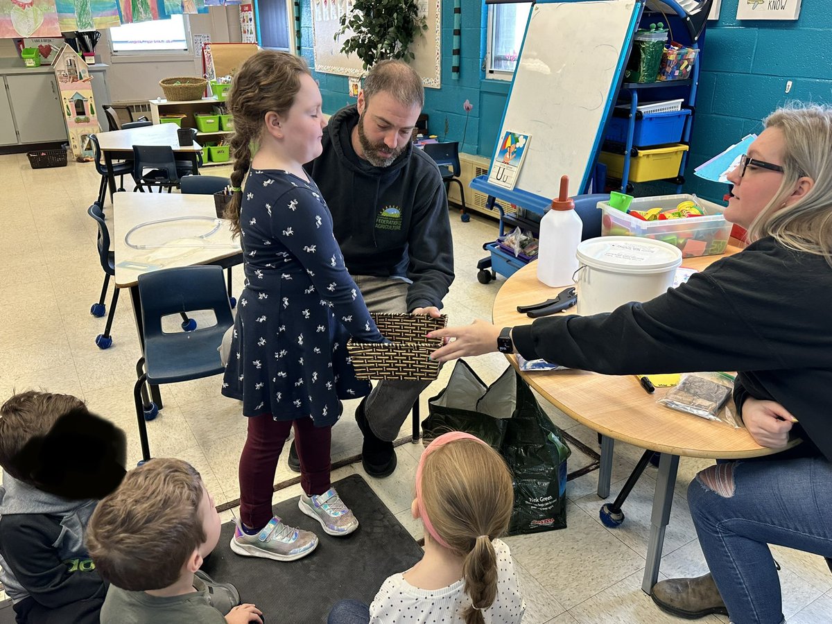 We were very excited to connect with so many children in multiple classes today and teach them all about Agriculture and our Beef Farm for #CALM2023 … Special thanks to our 2 very special helpers 🐮👩🏼‍🌾👨🏻‍🌾 <a href="/AITCNL/">Agriculture in the Classroom NL</a> <a href="/StEdwardsSchool/">St.Edward'sSchool 🇺🇦</a>