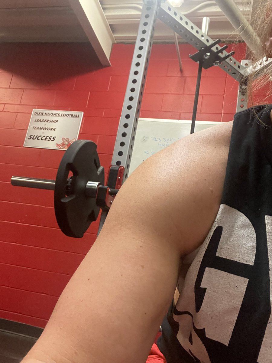 ozzyosborne25's tweet photo. At least the rain canβt do damage here. Day off from the Diamond means throwing around some iron. Ending the week with a grind. #weatherforducks #tryagainnextweek https://t.co/nDNUVf3Etn
