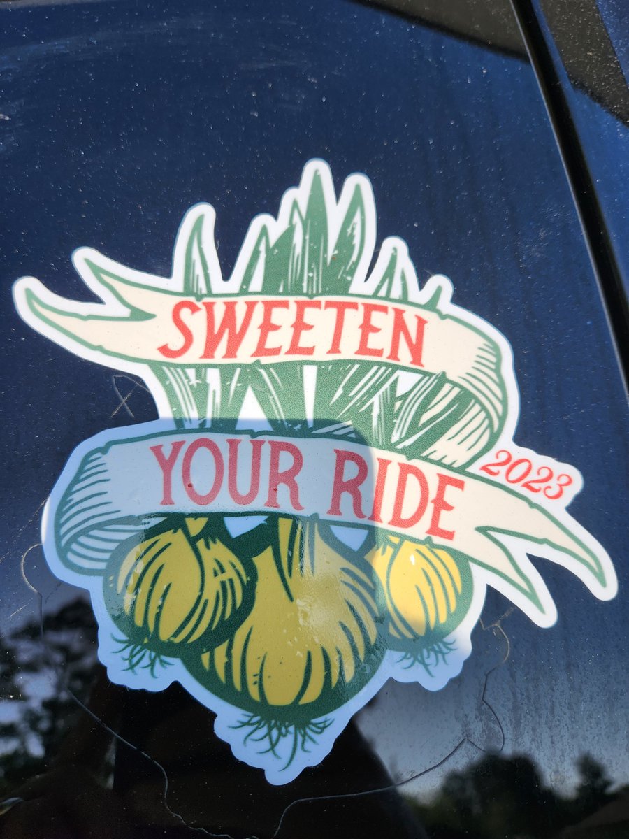 blazergator's tweet photo. Yumion was out and about today supporting the Downtown Vidalia Association 's "Sweeten Your Ride" for the 2023 Vidalia Onion Festival. Come see him tomorrow at 280 and Broadfoot as well as at Porchfest 2023! @vidonionfest https://t.co/vUFoSFomgZ