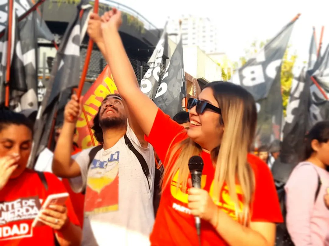 rociogarciaokk's tweet photo. Gran columna del Partido Obrero en Mar del Plata este 24 de marzo a 47 años del golpe genocida. Basta de ajuste y represión de los gobiernos y el FMI✊🏽 30.000 presentes! https://t.co/S1gh37gZnG