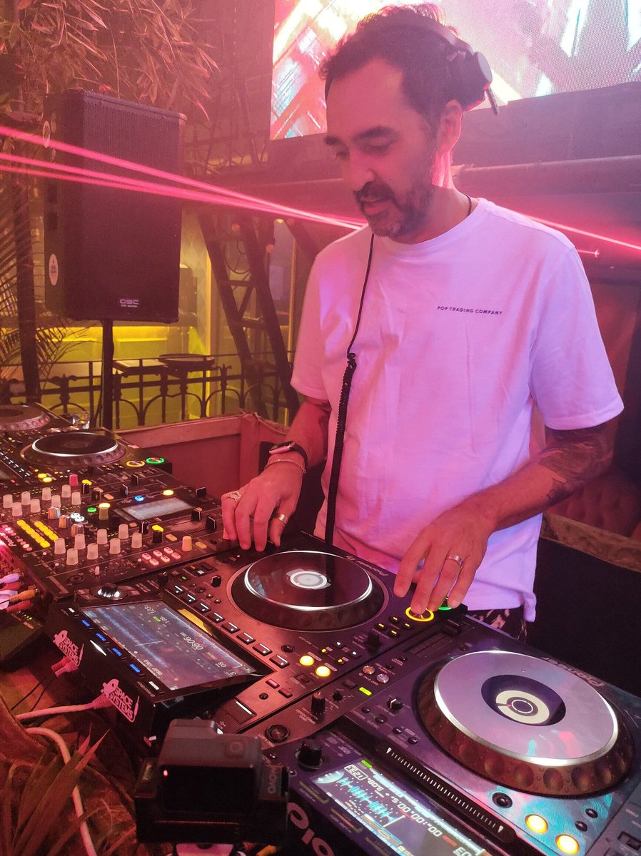 CEpuntoTV's tweet photo. Anthony Middleton nos deleitó con un set de 3 horas,combinando techno con el House más electrónico,muy a la vanguardia de su género underground.
Fué una excelente fiesta en domingo de puente! Domingo 19 de Marzo,2023.
@patioroma @weareaudiofly #patioroma #djanthonymiddleton #dj https://t.co/uAT6juy9y0