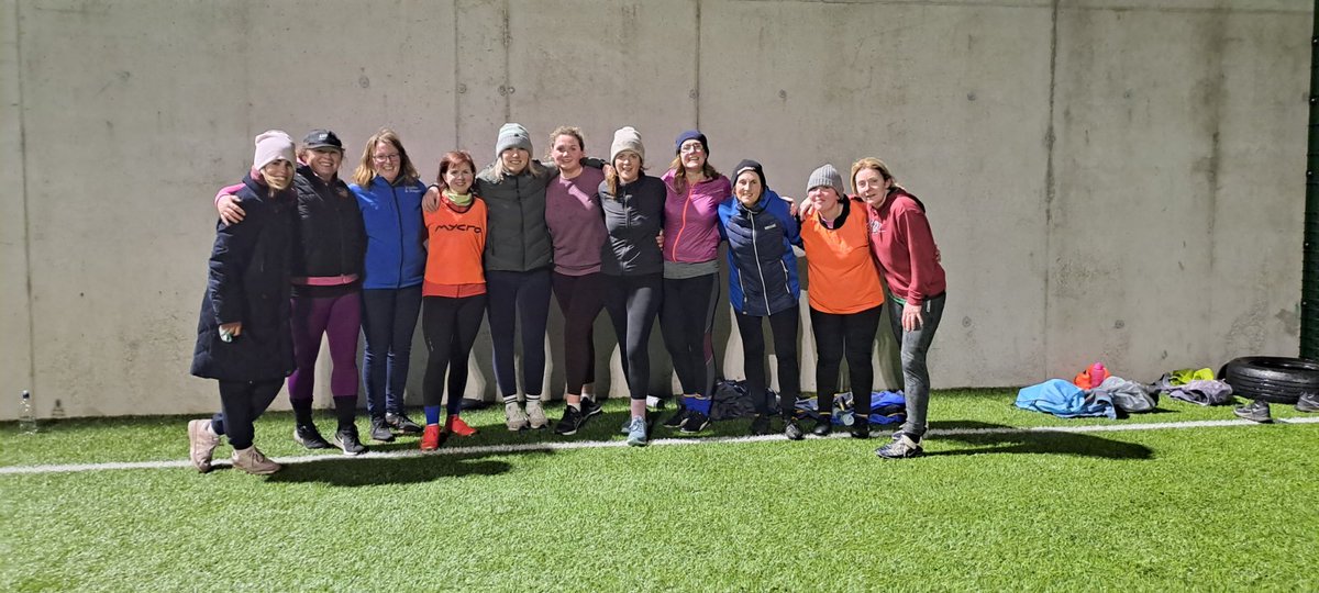LisgooldLadies's tweet photo. Well done to all the Gaelic Mothers and others who braved the weather this evening and had a great training session. New members always welcome 🟡🔵 https://t.co/60VOUVhAod
