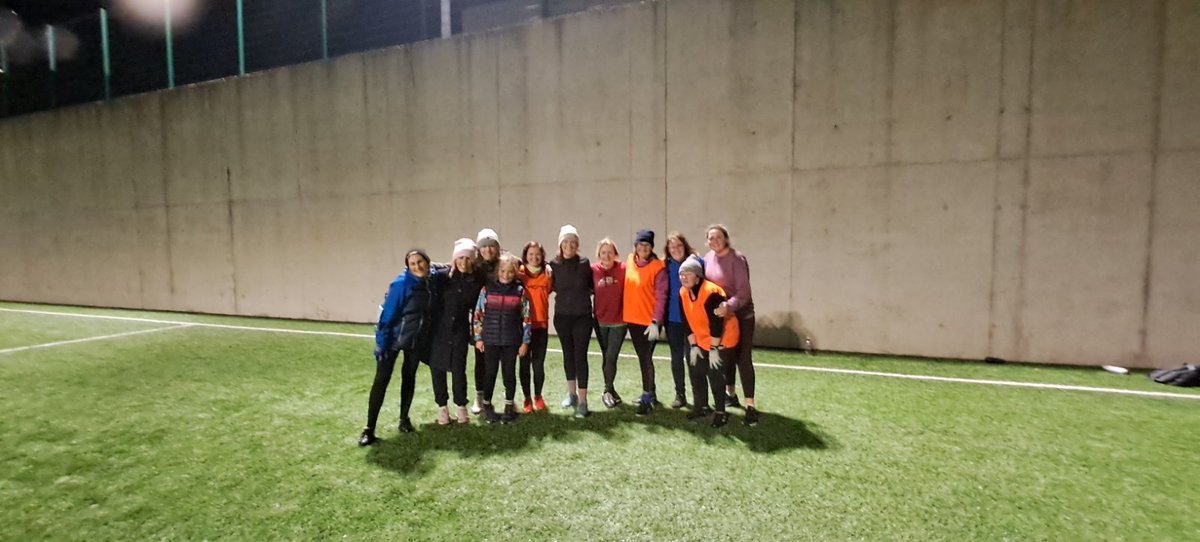LisgooldLadies's tweet photo. Well done to all the Gaelic Mothers and others who braved the weather this evening and had a great training session. New members always welcome 🟡🔵 https://t.co/60VOUVhAod