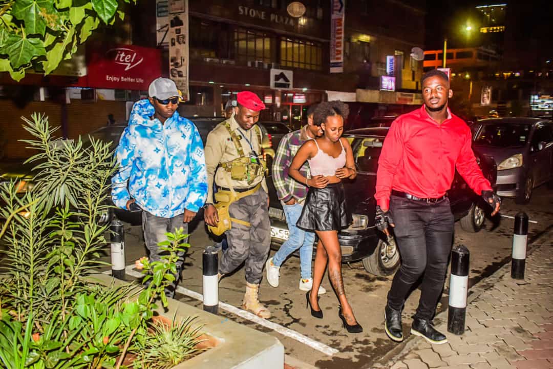 Rodgersfrankli4's tweet photo. Pesa kidogo Kalala ashaanza kutembea na police dogs🫴😂😂 https://t.co/IaUctialcY