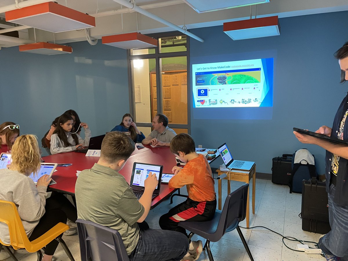 projectlogin's tweet photo. Tech Night 2023 happening now @MaineDiscovery ! So happy to have SOLD OUT this event this year during the @MEScienceFest #csforme #scienceiseverywhere #tech https://t.co/hTAUoV0wFs