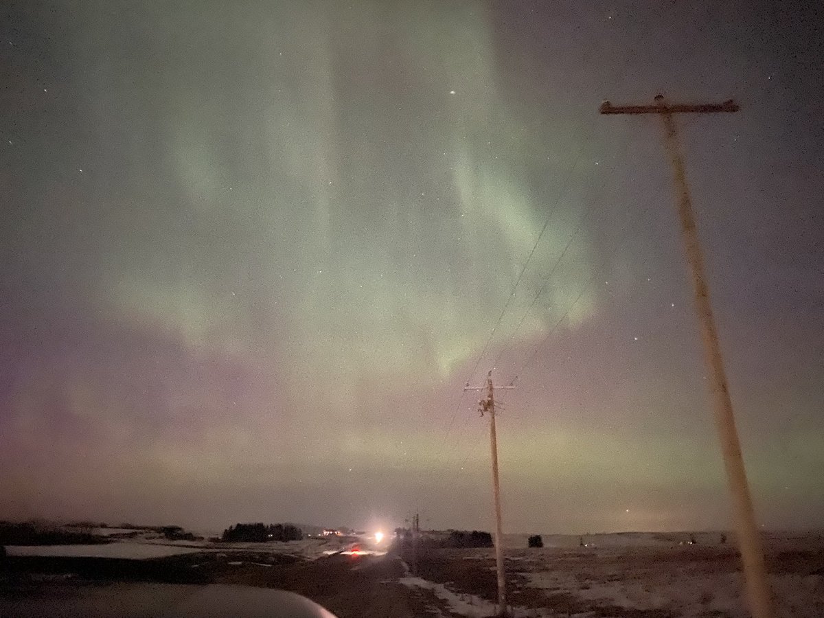 _jhyrocopter's tweet photo. Sharing some Aurora photos from last night. 💚 #AuroraBorealis https://t.co/PSnHd3WkDr