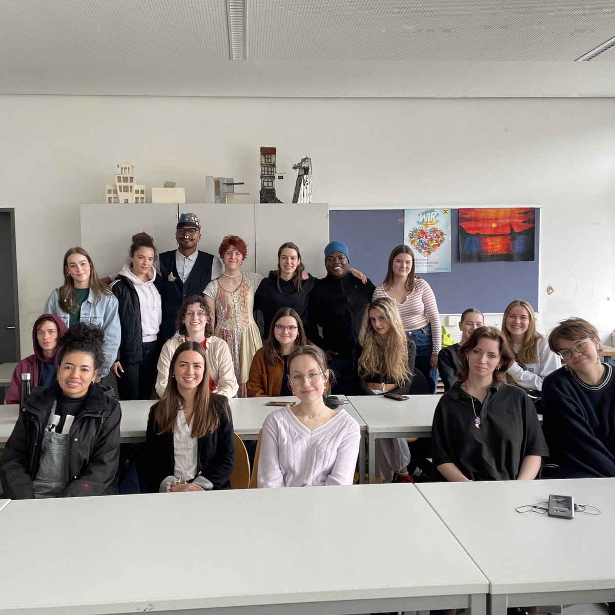 Compartiendo experiencias con estudiantes de Bundesgymnasium en Austria - Europa, un recorrido de mis inicios en la fotografía desde el territorio, y cómo por medio del arte transmitimos mensajes desde el Chocó al resto de Colombia y el mundo por diferentes medios.