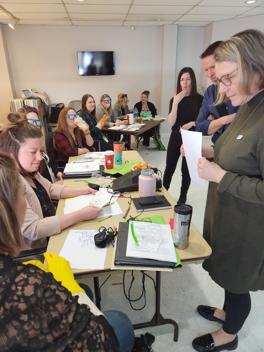levrailegab's tweet photo. Belle rencontre @CJulesLeger et les coordonnatrices des #servicesdegarde @MIFORLEANS sensibilisation + simulation simultanée #surdité, #cécité, #bassevision, #surdicécité et #troublesdapprentissage. Merci pour votre accueil ! Bravo @GuindonSauve @BeriaultNatalie https://t.co/BDQn2mXZxT