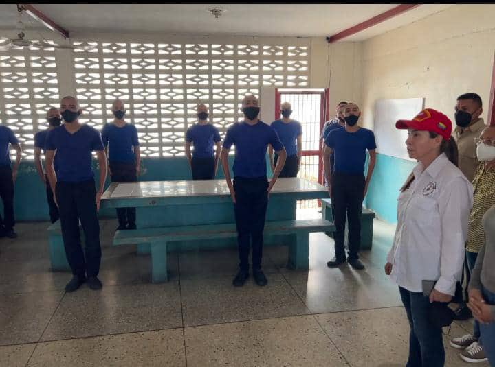 Derecho_paz's tweet photo. Hemos dado continuidad al despliegue del operativo Revolución Judicial en el estado Barinas, donde atendimos por segundo día a los privados y privadas de libertad que se encuentran en el Internado Judicial y las Entidades de Atención de esta localidad #NiCorrupcionNiPrivatizacion https://t.co/8XBpF14CJu