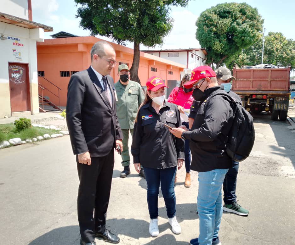 Derecho_paz's tweet photo. Igualmente, sostuvimos un encuentro con los funcionarios y las funcionarias del @mppsp_vzla 
que laboran en estos establecimientos para el fortalecimiento del Sistema Penitenciario. https://t.co/JDJ3MIJ506