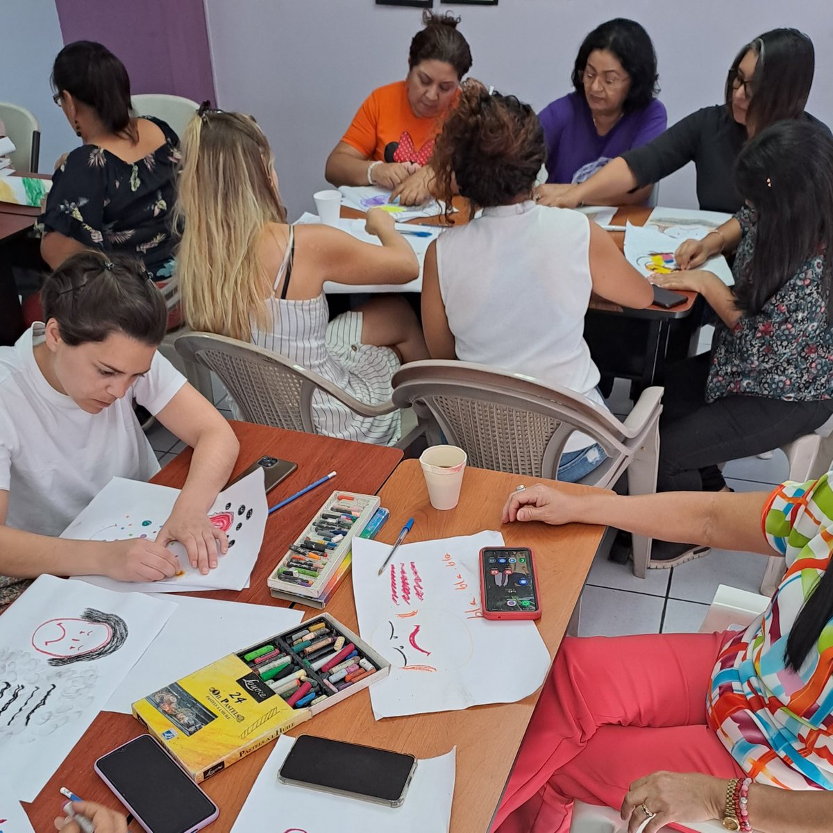 Las_Melidas's tweet photo. #lasmelidas✊🏻💜 

En nuestra escuela de debate feminista se impartió el tema "Comunicación no convencional para incidencia política".

En la jornada se hicieron dinámicas individuales y en subgrupos con mujeres de diferentes zonas de El Salvador.

#Mujeres #Marzo https://t.co/db4qqdMAC5