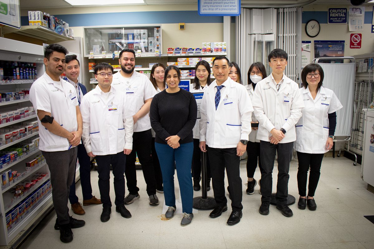 bc_pharmacy's tweet image. Today, the team at London Drugs #7 Hastings hosted MLA Niki Sharma, B.C.&apos;s Attorney General, for a tour of their store. Thank you team members Allen and Wally for demonstrating your knowledge about pharmacy services &amp;amp; prescribing for minor ailments! @NikiSharma2
#PAM2023