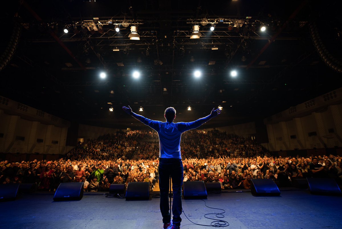 Russell Howard tweet media