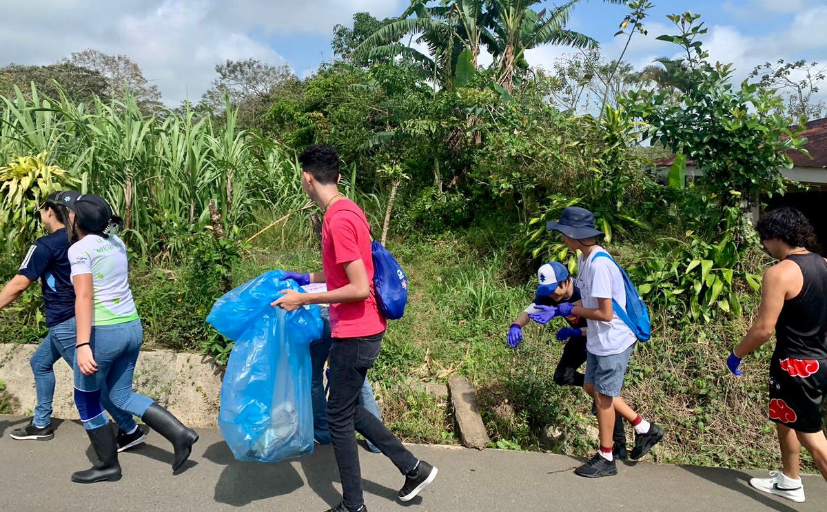 ConsejoPJ's tweet photo. El pasado sábado 30 personas jóvenes del Club Ambiental del Centro Cívico de Aguas Zarcas en conjunto con la ASADA de Garabito, realizaron recolección de basura en las calles del barrio de San Gerardo de Aguas Zarcas y barrios de Garabito. 🌿♻️
#CPJ #JuventudesCR https://t.co/M0iX3ISjKd