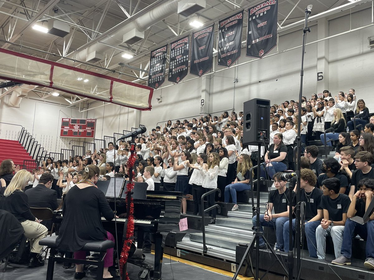 About last night!! Our 4-12 grade singers came out in force to kick off the Festival of the Arts concert series! Such an amazing night of music. #WeAreBR #BRtsy 🎶