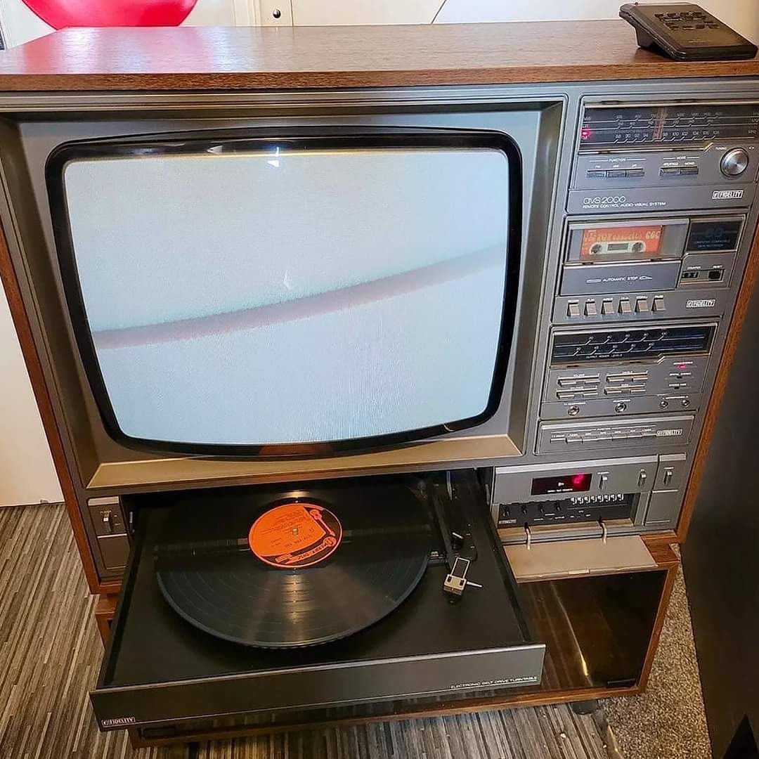 This thing is epic! 😱🙌

CRT, cassette player, record player, and radio all in one! 🔥🔥🔥
