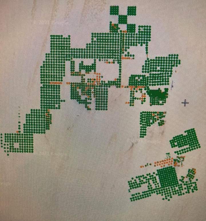 engazatmasr2020's tweet photo. "شرق العوينات" من الأقمار الصناعية

تاني أضخم مشروع استصلاح زراعي في منطقة الوادي الجديد 
كل نقطة خضراء فالصورة حجمها على الحقيقة ١٢٥ فدان 

ربع مليون فدان انتهت من استصلاحها لحد دلوقتي الشركات المصرية زي "كليوباترا" و "اوزوريس" و "صحاري مصر" و الاماراتية زي "الظاهرة" و السعودية زي "كادكو" 

الزراعة في المشروع بتتركز على محاصيل بعينها : بطاطس - مانجو - جوافة - ليمون - برسيم - لوبيا - قمح - عدس - فول صويا - فول سوداني - سمسم - كركدية - قطن - ذرة صفراء - كمون - ينسون - نعناع - ثوم - عرقسوس - بردقوش - البلح - التين - الرمان - البرتقال

والمستهدف الوصول بحجم الرقعة الزراعية الى مليون فدان بمنطقة شرق العوينات بحلول ٢٠٣٠