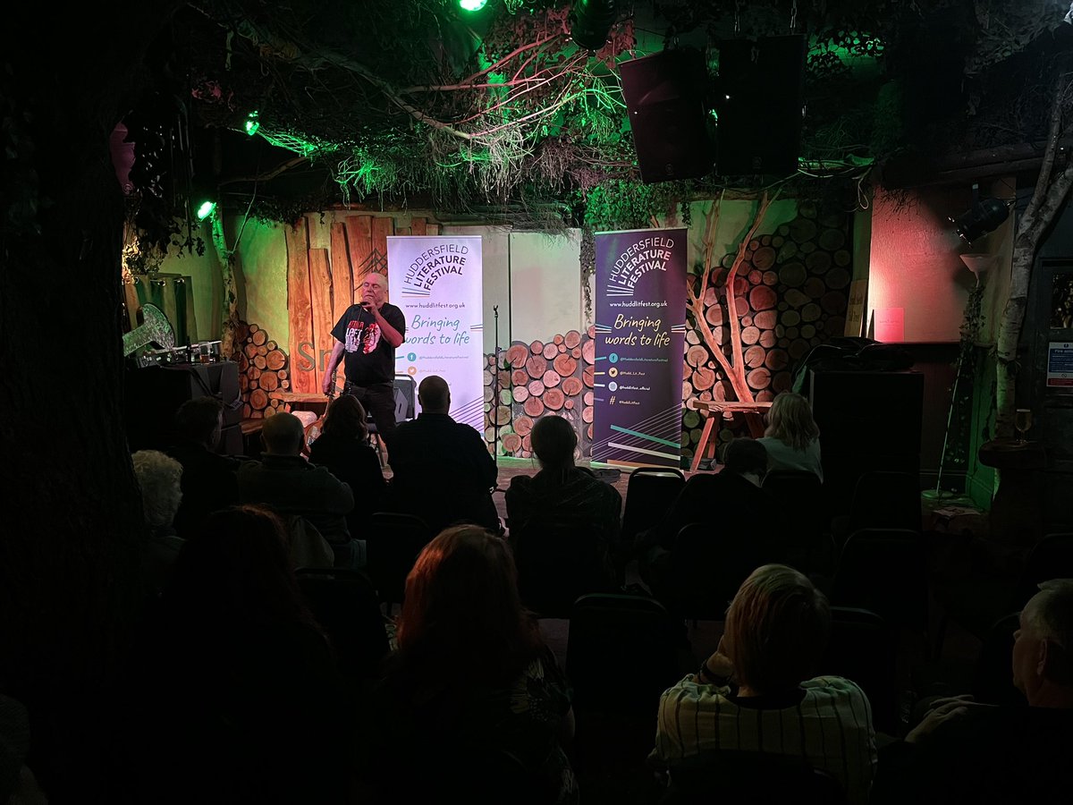 And fantastic seeing and hearing “Rock against Racism” legend Attila the Stockbroker in Huddersfield just now playing Small Seeds as part of #HuddersfieldLiteratureFestival. Big ups all concerned. One love. 

#attilathestockbroker #huddslitfest