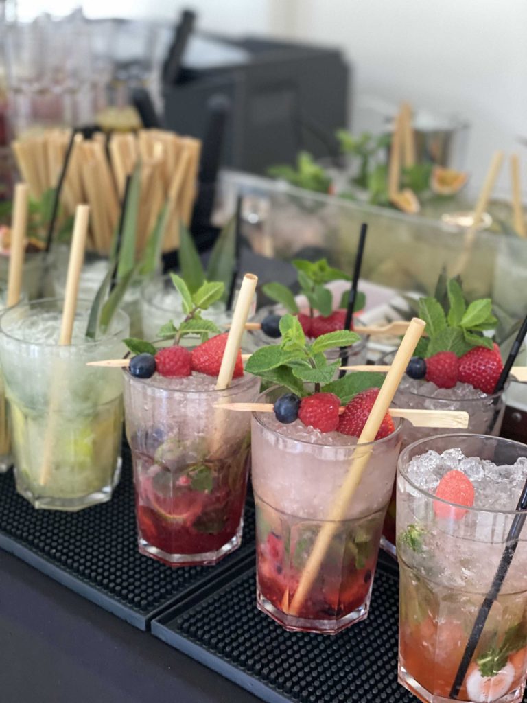GuntherMadsen's tweet photo. #Inaugurationcroweye
Je vous présente les boissons alcool et non alcoolisé. https://t.co/q6KeCS8Yo4