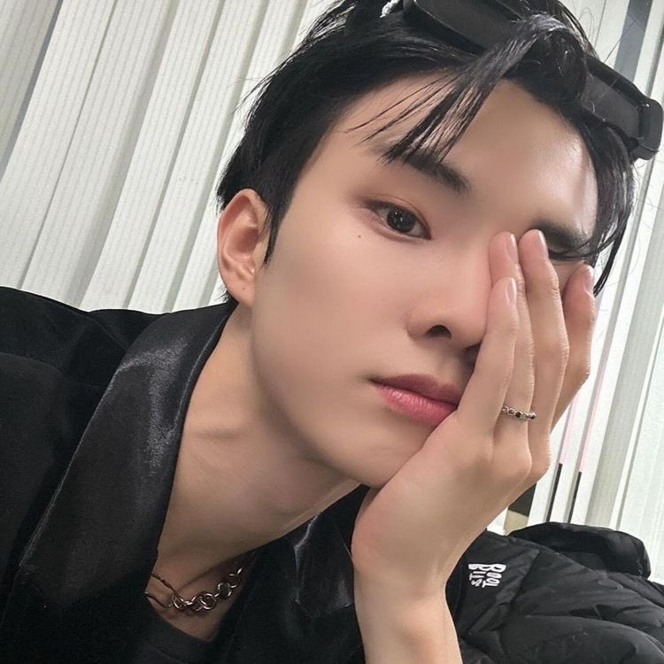 hansoloveyou's tweet photo. Changmin
- te daría de su comida siempre
- ama hacerte bromas
- noche de películas (todas de terror)
- recostaría su cabeza en tu hombro
- abrazos y más abrazos 
- el gritón de la relación
- celoso
- ama pasar el tiempo contigo
- te tomaría muchas fotos
- paseos en la naturaleza https://t.co/054ziO6KPi