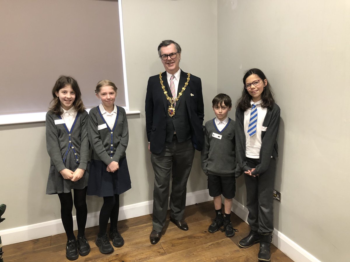 allithwaitenews's tweet photo. The school council enjoyed meeting the mayor of Kendal at pupil parliament today. The focus today was on Cumbria County Council becoming two new unitary councils, Westmorland and Furness Council and Cumberland Council. https://t.co/h1AWvNpIyx