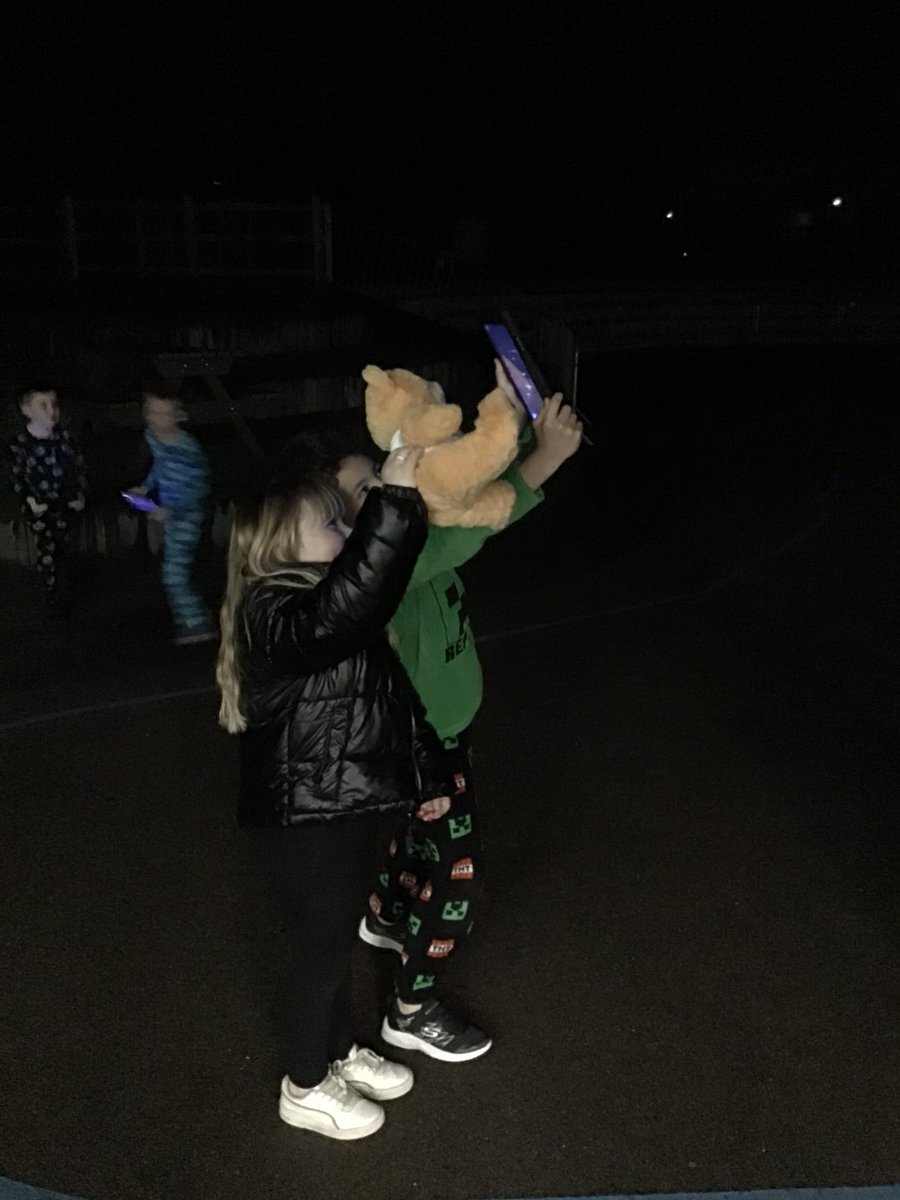 Miss_G_SENCO's tweet photo. @GRPARowan and @GRPAAsh are having such a great night already for the @11BEFORE11 #SleepingUnderTheStars experience! Weโve had pizza, played games, watched a movie, been stargazing and had hot chocolate. Next upโฆbedtimeโฆ.#wishfulthinking @GreenRidgeR2 https://t.co/WtG7tsuwfi
