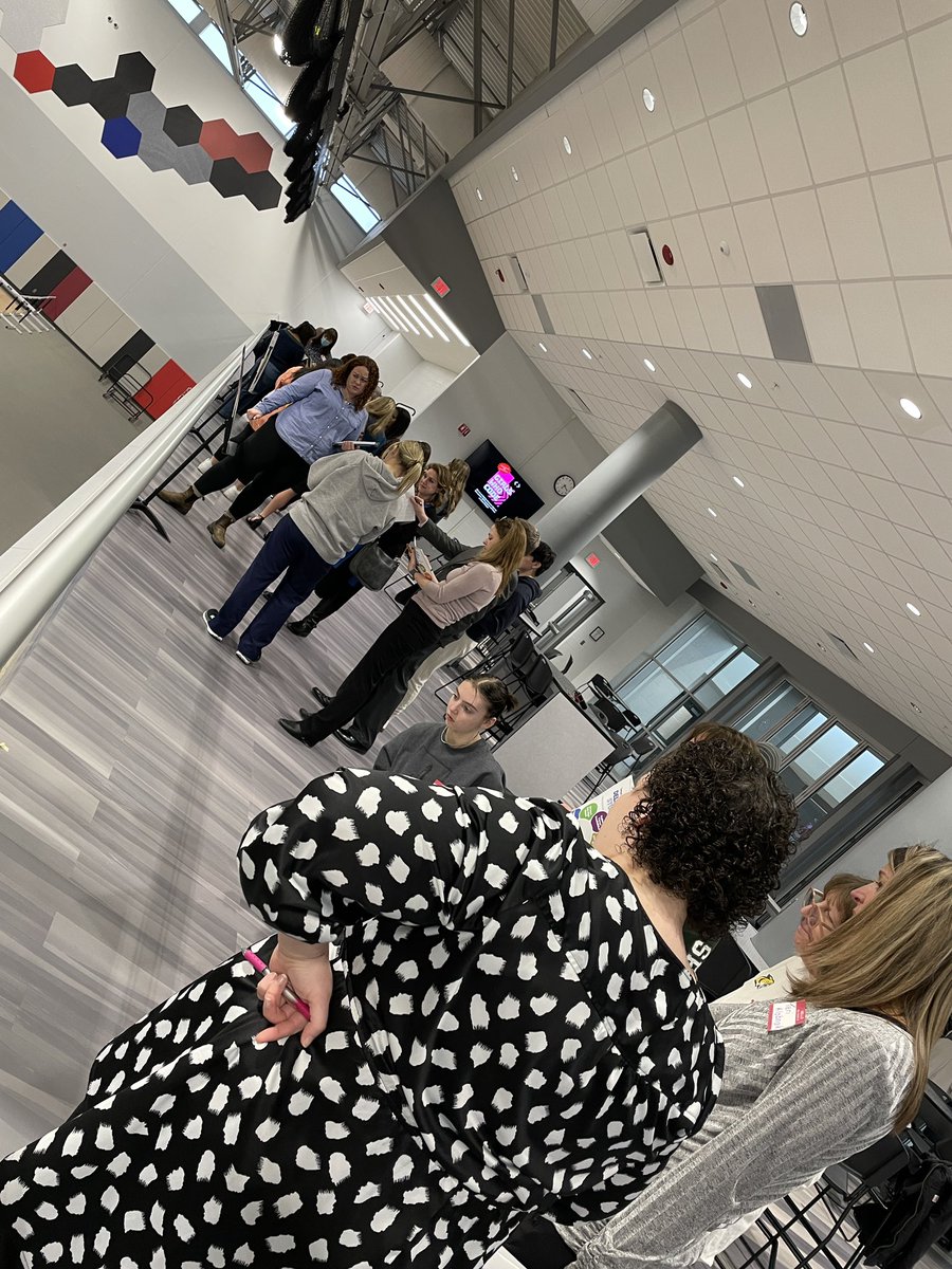 JoriBowen's tweet image. D117 kick off to the new portrait of a graduate and strategic plan was inspiring! So proud of our students choosing to be involved in the process! #D117 #BeAnEagle #SequoitPride